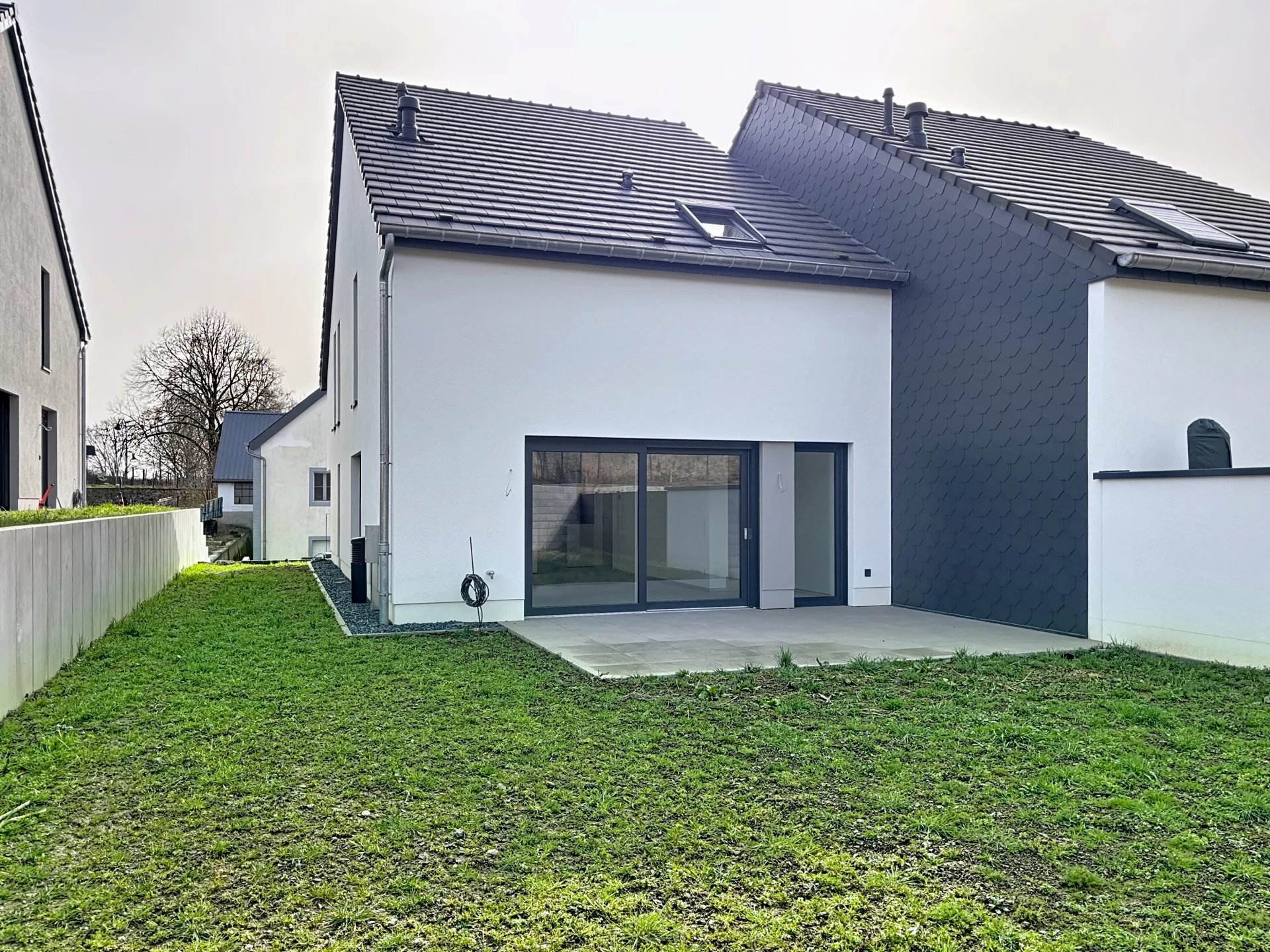 Élégante maison jumelée neuve à Kalborn